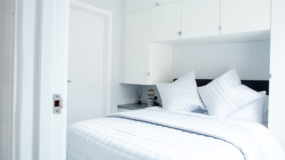 modern apartment with free parking wifi and netflix