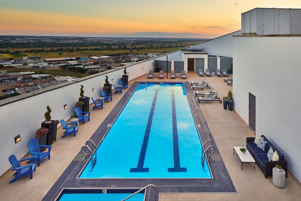 renaissance dallas hotel