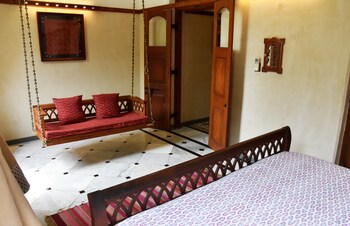 The House Of Mg,Near Nehru Bridge,4 star