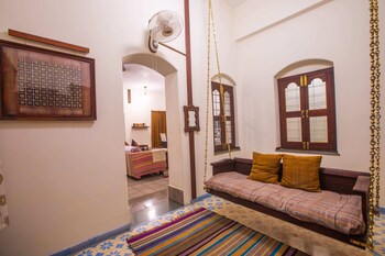The House Of Mg,Near Nehru Bridge,4 star