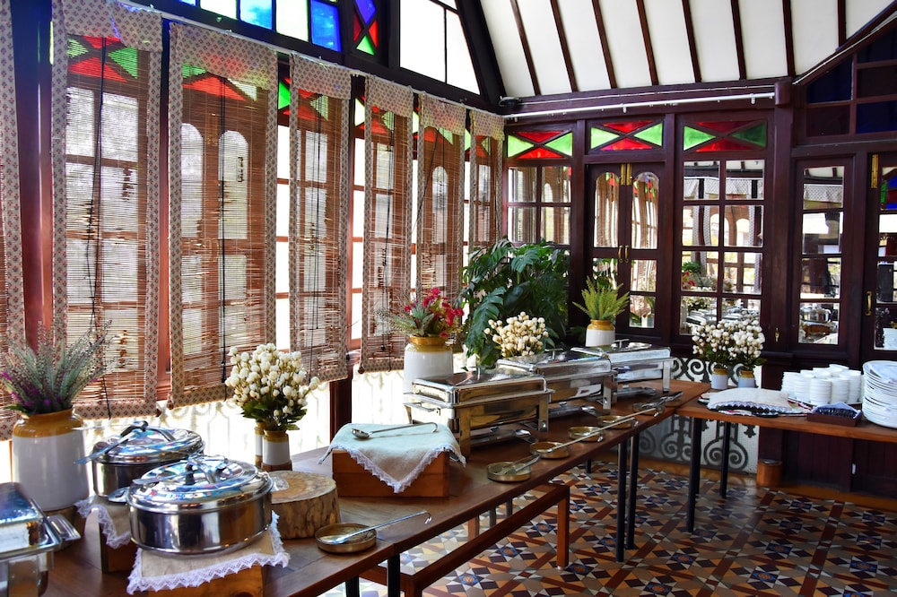 The House Of Mg,Near Nehru Bridge,4 star
