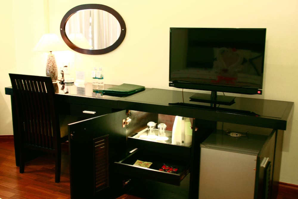 Angella,Near Tram Huong Tower,4 star