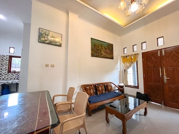 homestay jakal dekat ugm dan wisata by simply homy