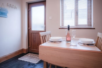 primrose 1 bedroom cottage llanteg