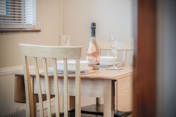 primrose 1 bedroom cottage llanteg