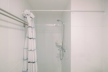 cozy stay 2br tamansari mahogany apartment