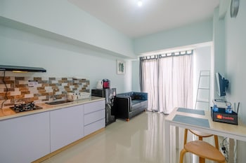 cozy stay 2br tamansari mahogany apartment