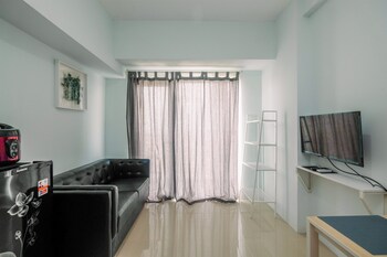 cozy stay 2br tamansari mahogany apartment