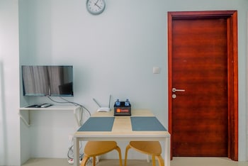 cozy stay 2br tamansari mahogany apartment