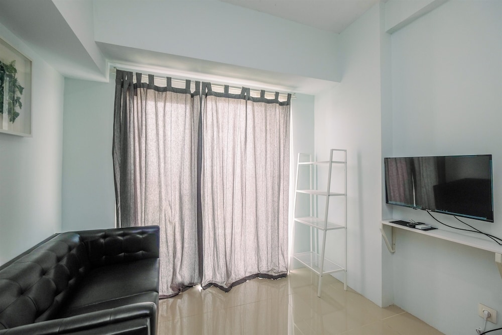 cozy stay 2br tamansari mahogany apartment