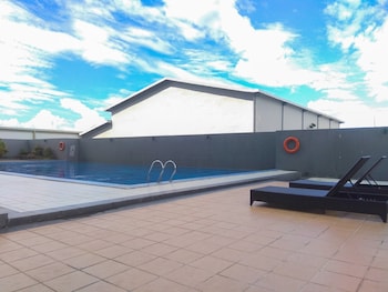 chic and cozy studio park view condominium apartment