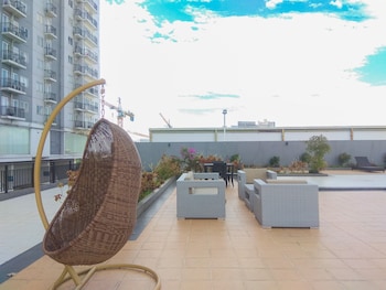 chic and cozy studio park view condominium apartment