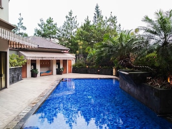 strategic and cozy 2br at majesty apartment near maranatha christian university