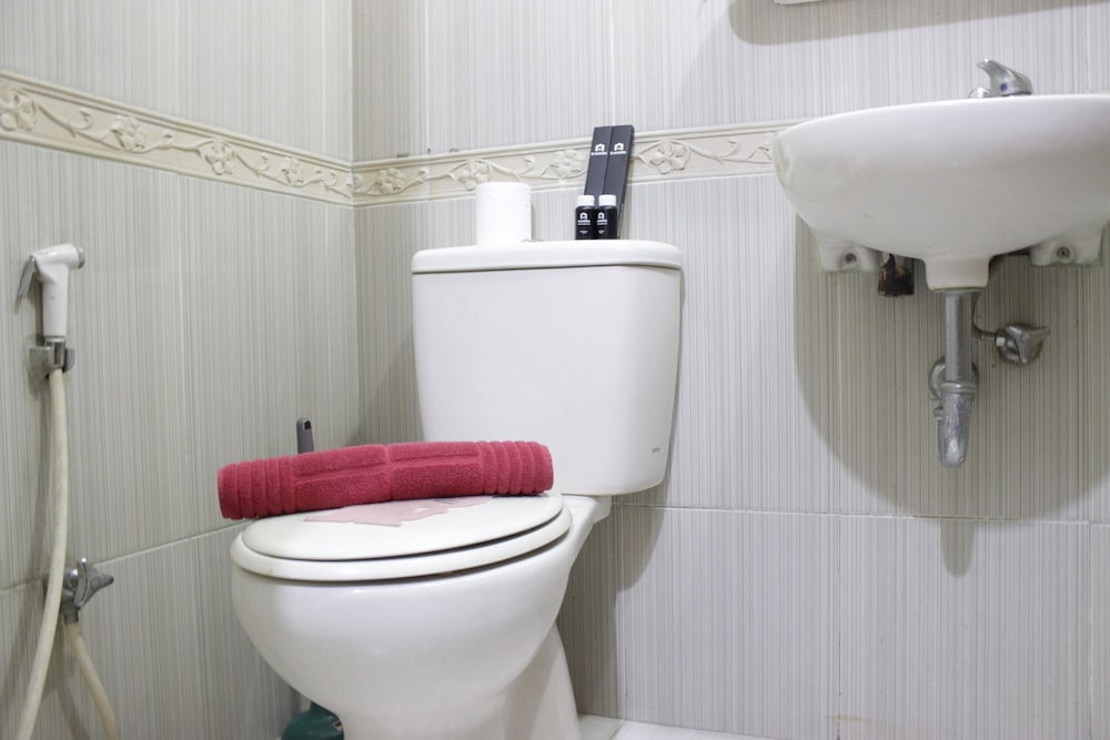 strategic and cozy 2br at majesty apartment near maranatha christian university