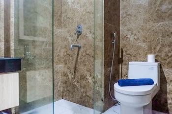 spacious studio room apartment at grand sungkono lagoon