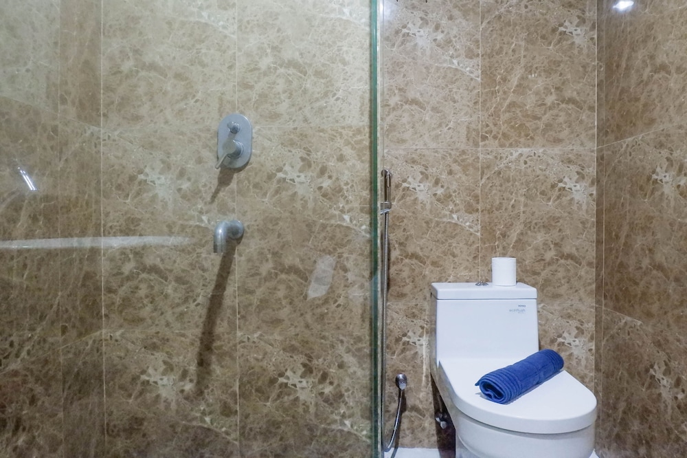 spacious studio room apartment at grand sungkono lagoon