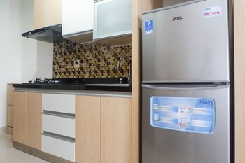 spacious studio room apartment at grand sungkono lagoon