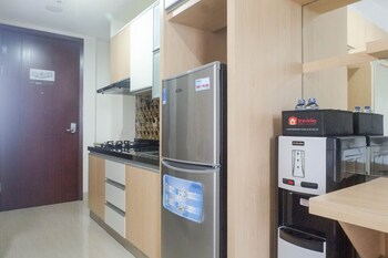 spacious studio room apartment at grand sungkono lagoon