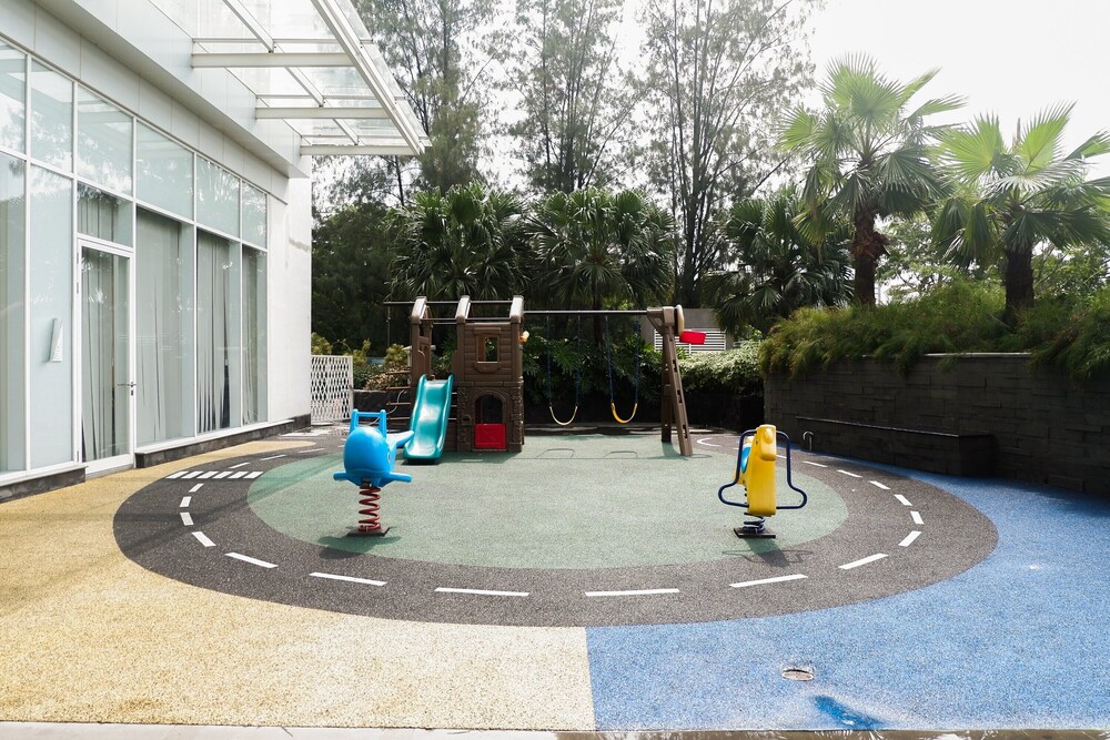 spacious studio room apartment at grand sungkono lagoon