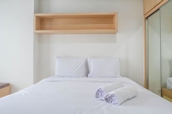 spacious studio room apartment at grand sungkono lagoon