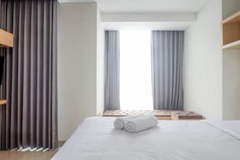 spacious studio room apartment at grand sungkono lagoon