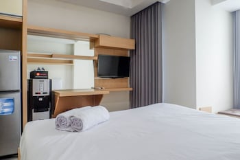 spacious studio room apartment at grand sungkono lagoon