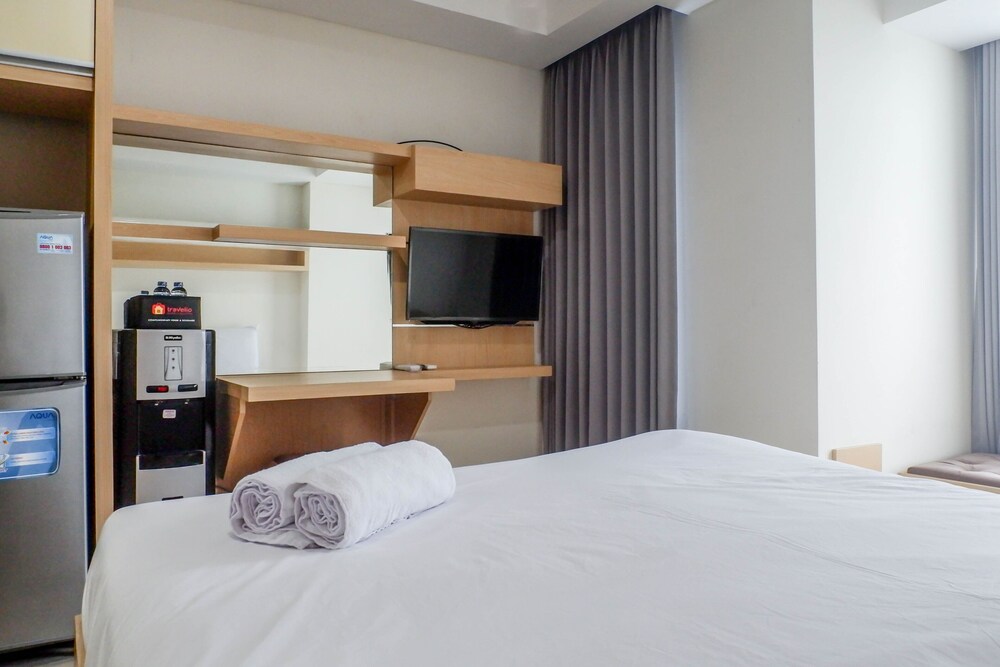 spacious studio room apartment at grand sungkono lagoon