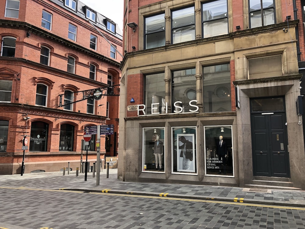 mathew street city centre apartment