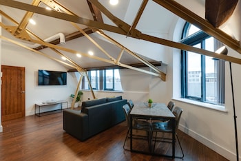 mathew street city centre apartment