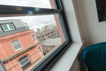 mathew street city centre apartment