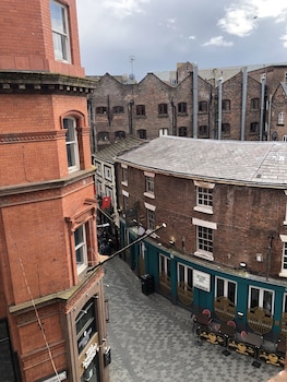 mathew street city centre apartment