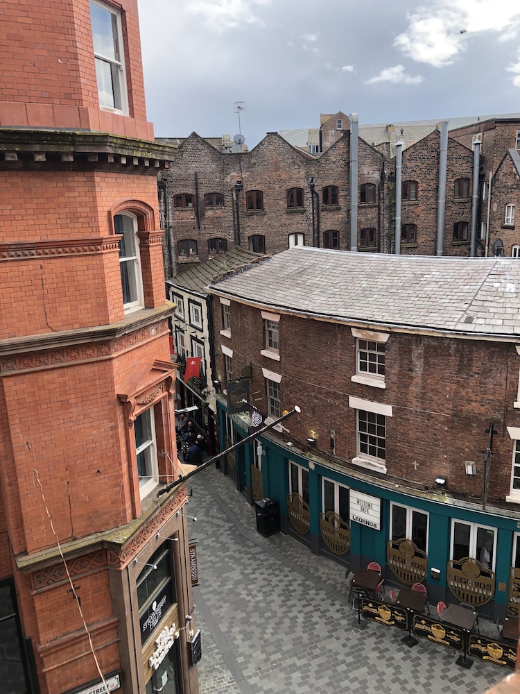 mathew street city centre apartment