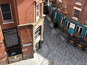 mathew street city centre apartment