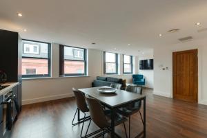 mathew street city centre apartment