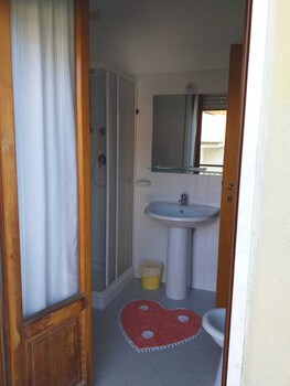 spacious double room a stones throw from the sea