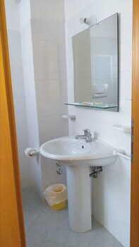 spacious double room a stones throw from the sea