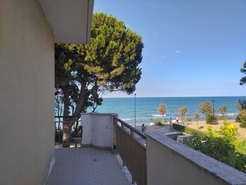 spacious double room a stones throw from the sea