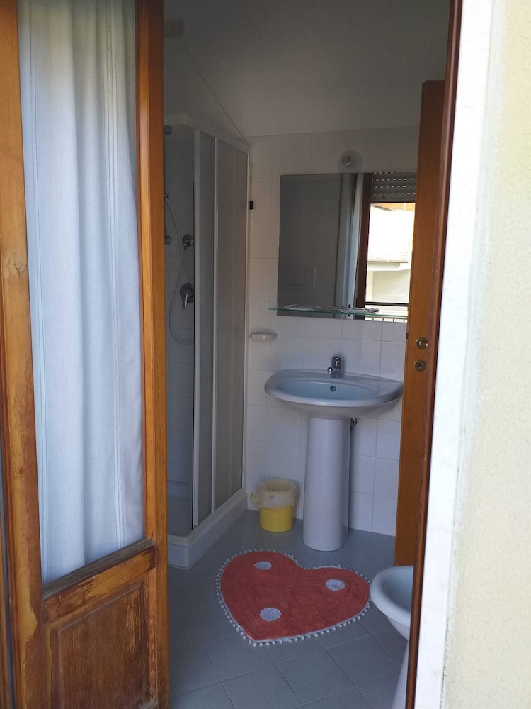 spacious double room a stones throw from the sea