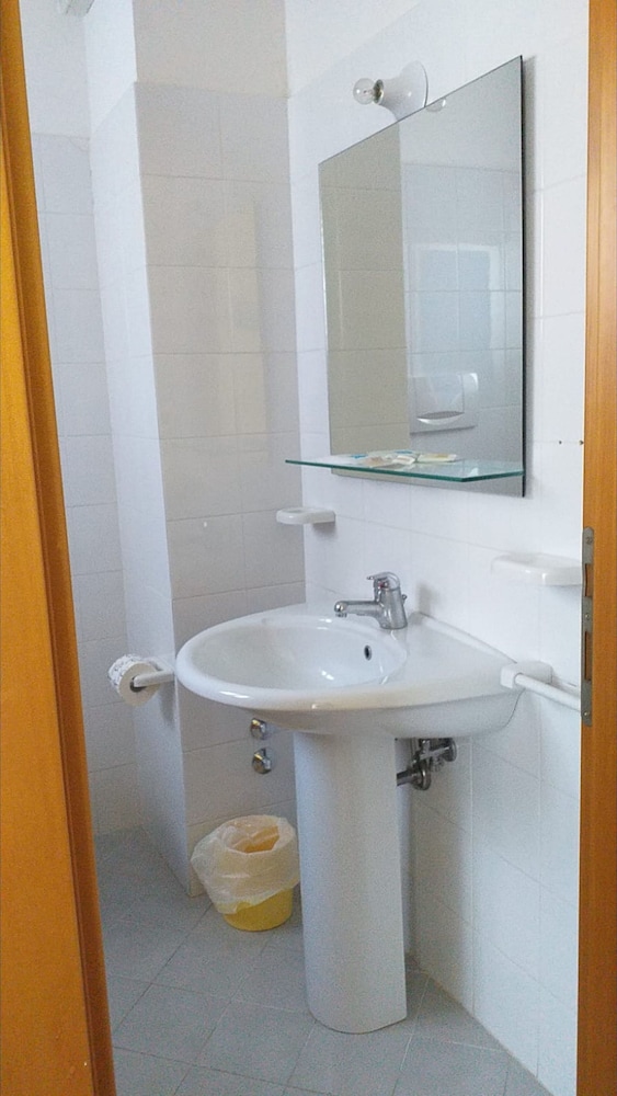 spacious double room a stones throw from the sea