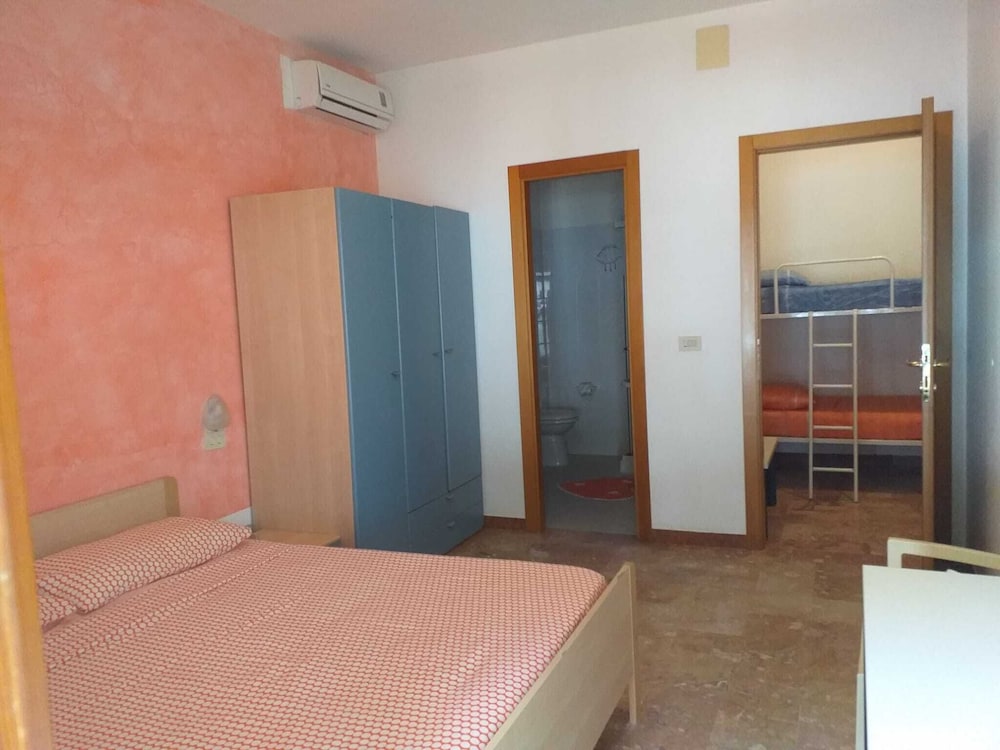 spacious double room a stones throw from the sea