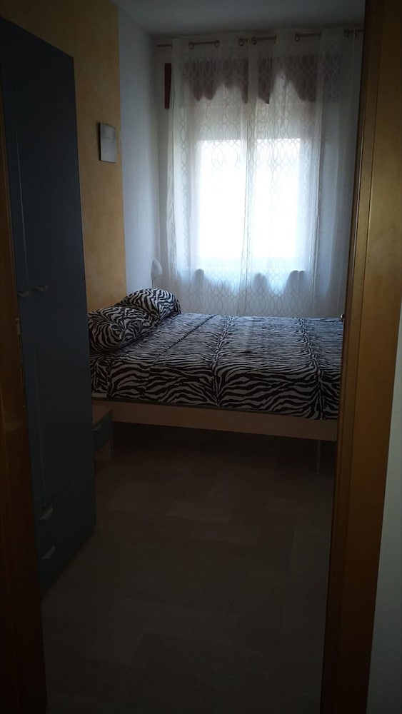 spacious double room a stones throw from the sea