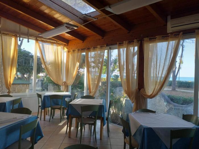 spacious double room a stones throw from the sea