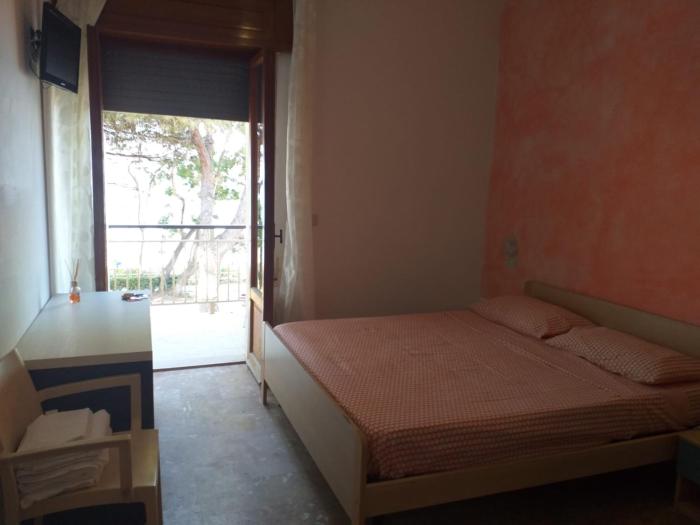 spacious double room a stones throw from the sea