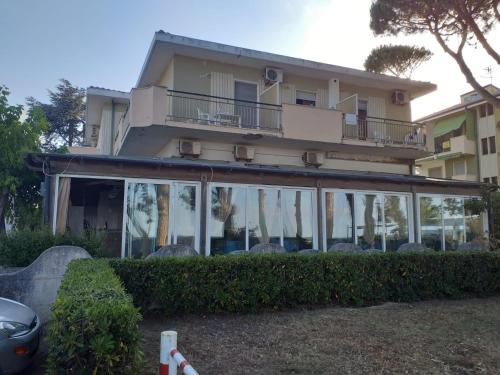 spacious double room a stones throw from the sea