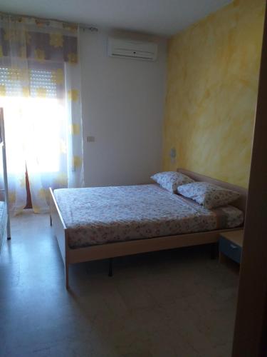 spacious double room a stones throw from the sea