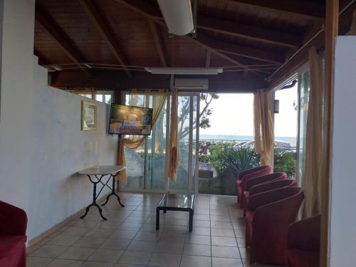 spacious double room a stones throw from the sea
