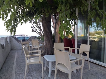 spacious double room by the sea