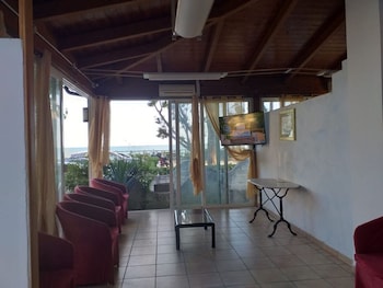 spacious double room by the sea