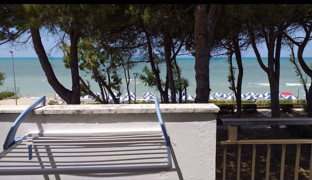 spacious double room by the sea