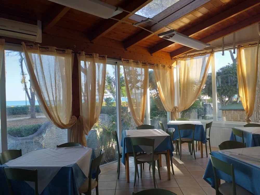 spacious double room by the sea